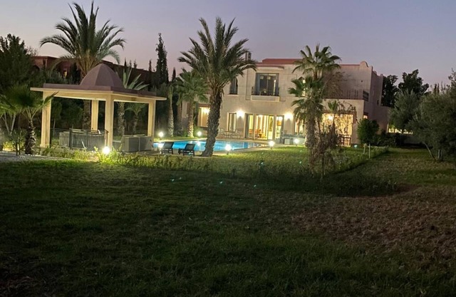 Luxury villa "Le Cartier" (5 suites, 10 people)