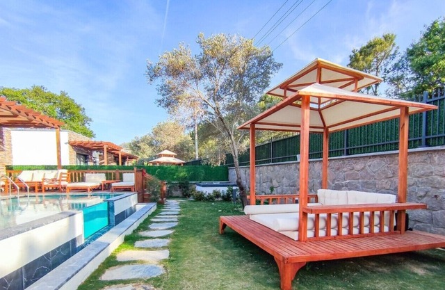 Luxury Villa Nature Life 2