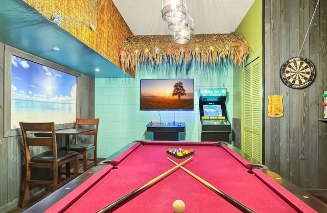 Luxury Villa Near Disney - Private Pool & Gameroom