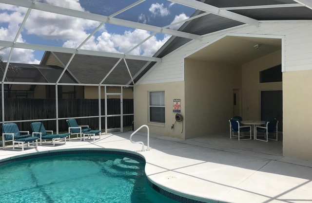 Luxury Villa near Disney and Universal with Private Pool, Free Wifi , Game Room.