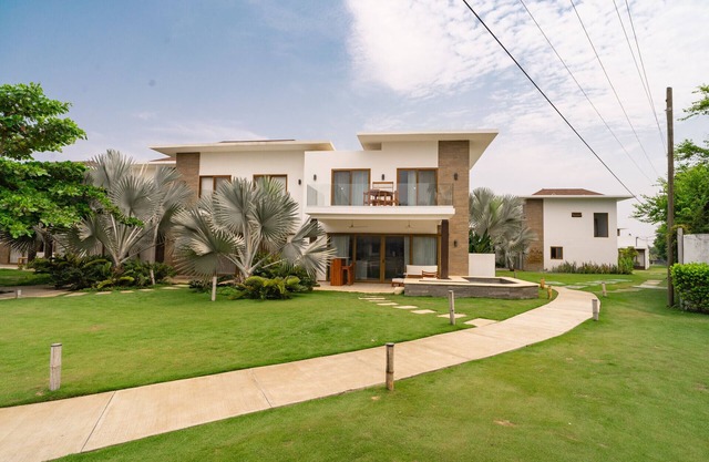 Luxury Villa w/Jacuzzi & breakfast included