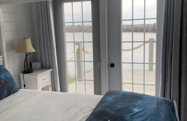 Luxury Waterview 2 Bedroom Suites, Sleeps 4