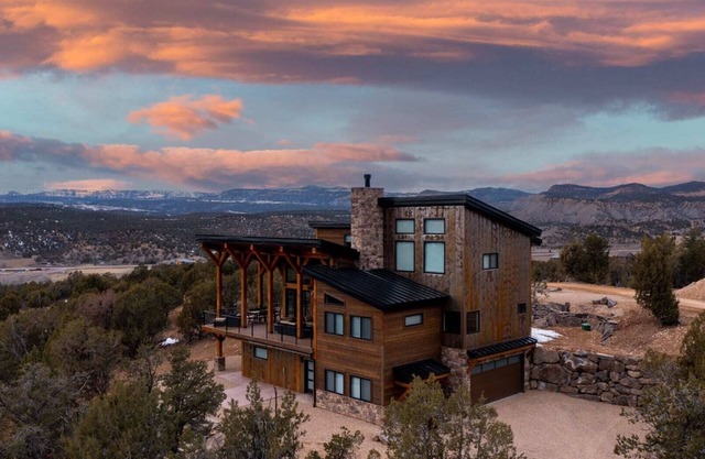 Luxury Zion Retreat | Views, Hot Tub & Sleeps 14