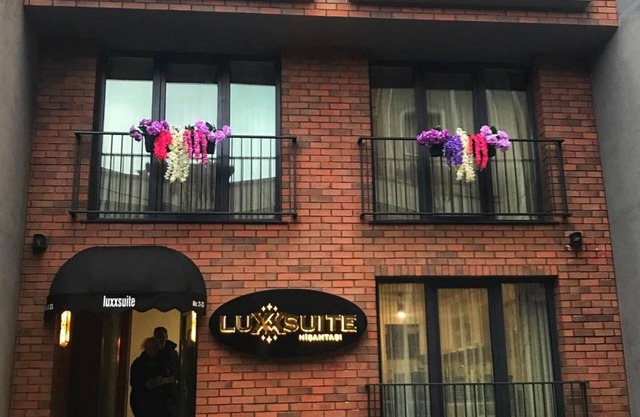 Luxx Suite