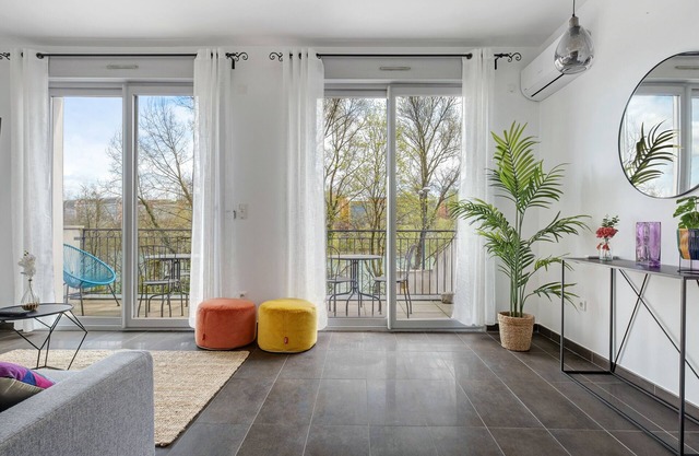 Lyon Cite-La suite Passerelle avec balcon-Caluire
