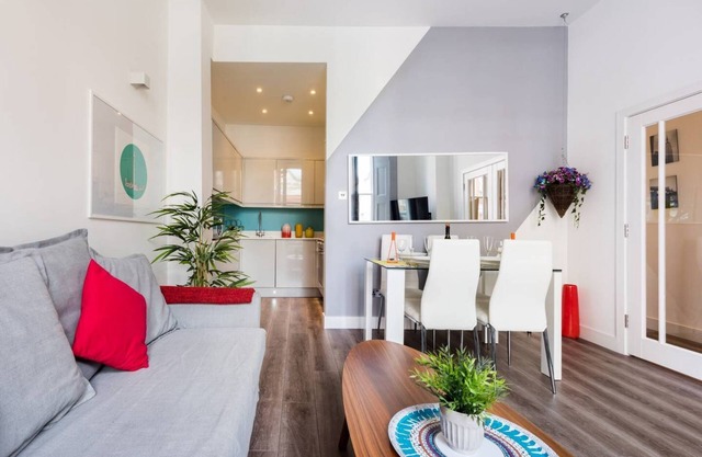 M03 - Bright Notting Hill Apartment By Portobello