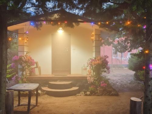 Madama Mudhouse Edenwood Retreats
