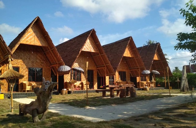Madu Tiga Beach & Resort