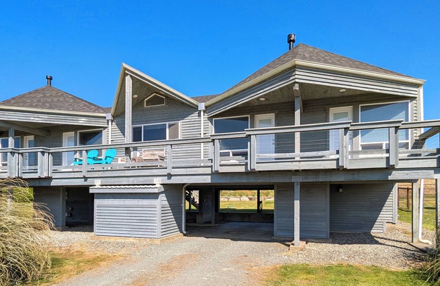 Maggie's Seaside Getaway: Fantastic ocean view and a short walk to the beach