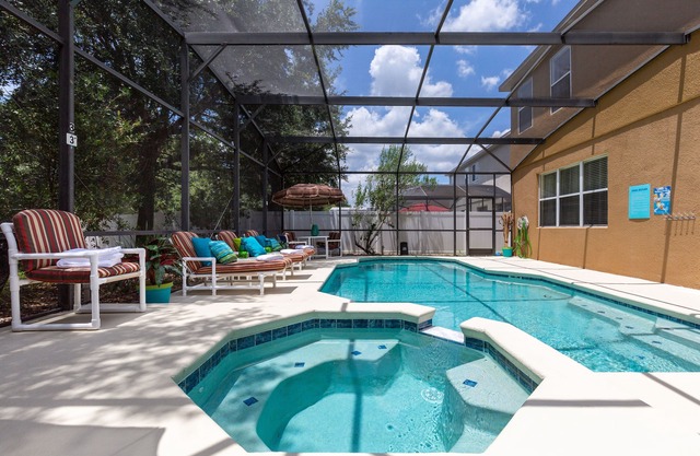 Magical Family Villa: 8-Bdrm, 5 Themed, Pool, Spa, Game Room, Arcade, Movie