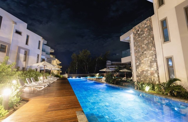 Magnificent 3-bedroom flat right on the water.
