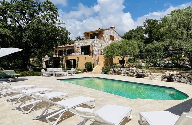 Magnificent 4-bedroom stone villa with swimming pool