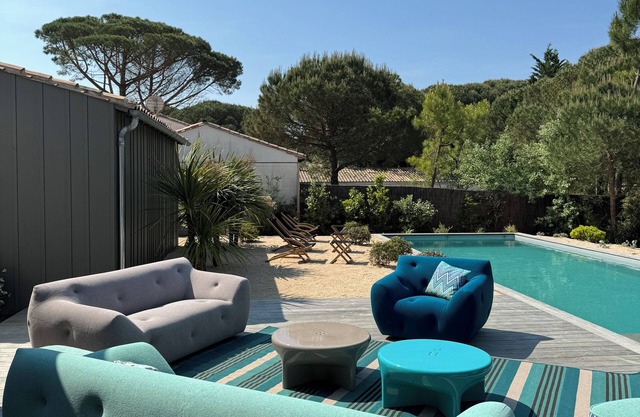Magnificent architect-designed villa, swimming pool, walking distance to beach, pétanque, billiards, basketball