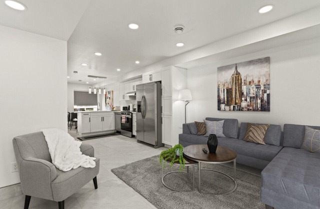 Magnificent Lakeview
