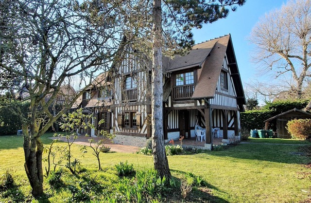 Magnificent Norman house 300m from the beach - limit Deauville