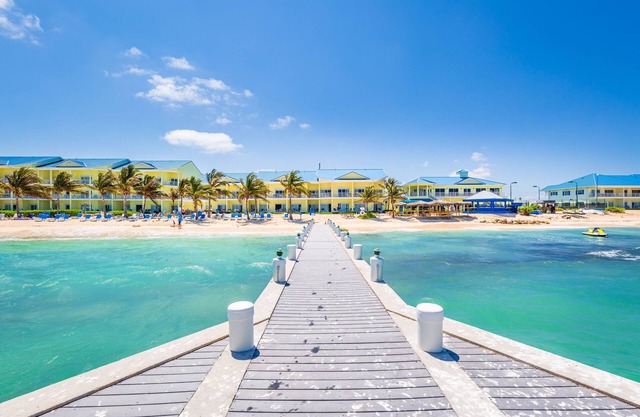 MAGNIFICENT OCEAN Views- 2 Bedroom Beachfront Condo at Castaways Cove🌴