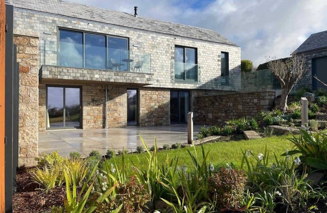 Magnificent South Coast Cornish Retreat by the Sea