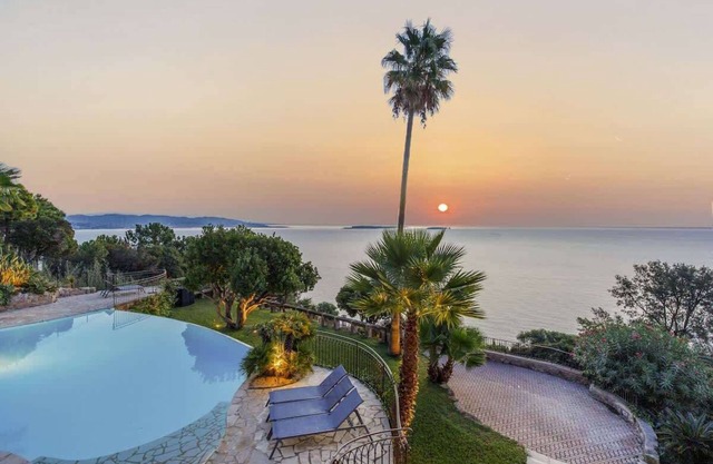 Magnificent villa with sea view in Theoule sur Mer