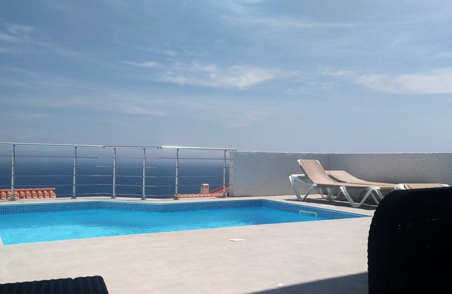 Magnificent villa facing the sea private pool, air-conditioned terrace