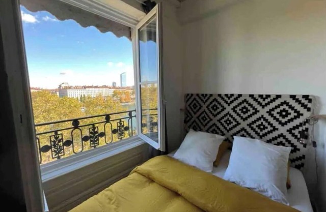 Magnifique appartement JAUNE