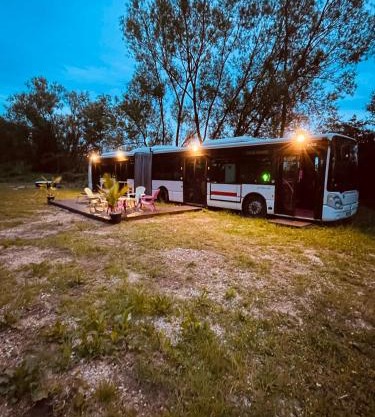 Magnifique bus insolite avec jacuzzi