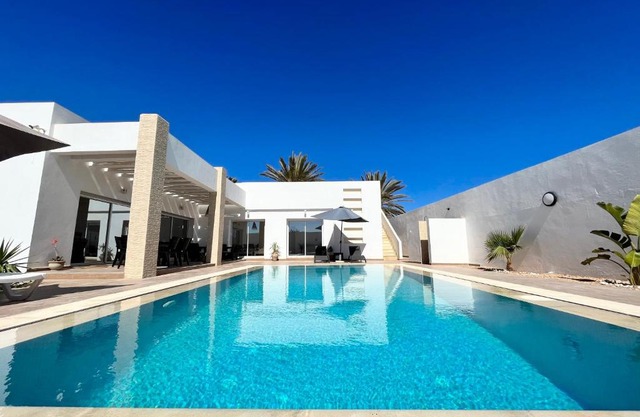 Magnifique Villa moderne piscine SANS VIS À VIS DJERBA Midoun