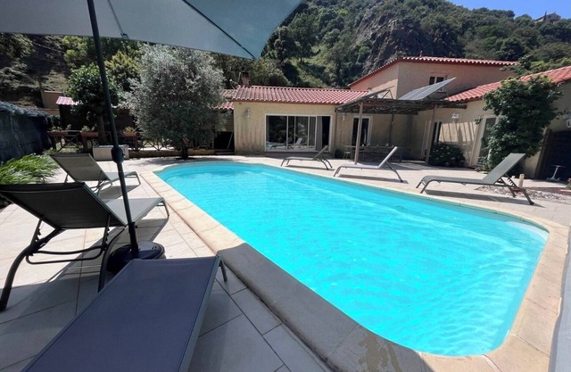 Magnifiquement calme, villa spacieuse de 4 chambres avec piscine privée
