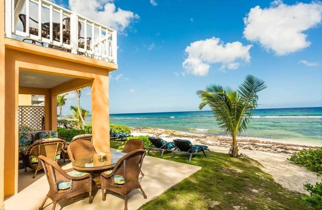 Mahogany Point 5: 3 BR/3 BA villa in North Side, Sleeps 6