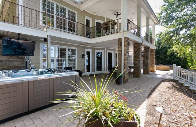 Main Lake, luxury tritoon boat, spa, fire pit, water toys and more more more!