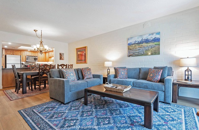 Main St/Town Lift/Hot Tub/Parking