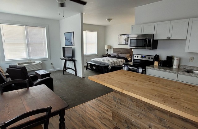 Main Street Suite. Vacation & Short Term Rental