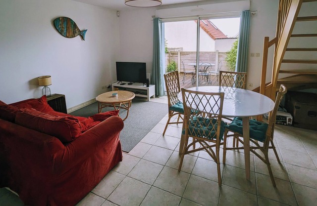 Maison à 300 m de la Plage, Avec 2 Chambres et une Terrasse