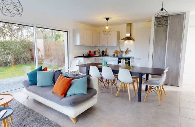Maison 12 Personnes à 20mn Lyon / 25mn Eurexpo
