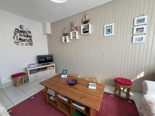Maison 2 Chambres avec Jardin, Quartier La Chaume, Proche Plage et Commerces - FR-1-197-591