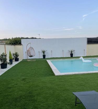 Maison 4 personnes avec grande piscine et jacuzzi