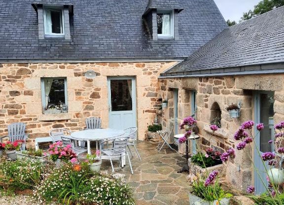 Maison accueillante à Cléden-Cap-Sizun avec jardin clos