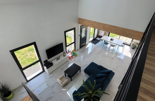 Maison au Calme Entre Caen et Bayeux, Nombreuses Places de Stationnement