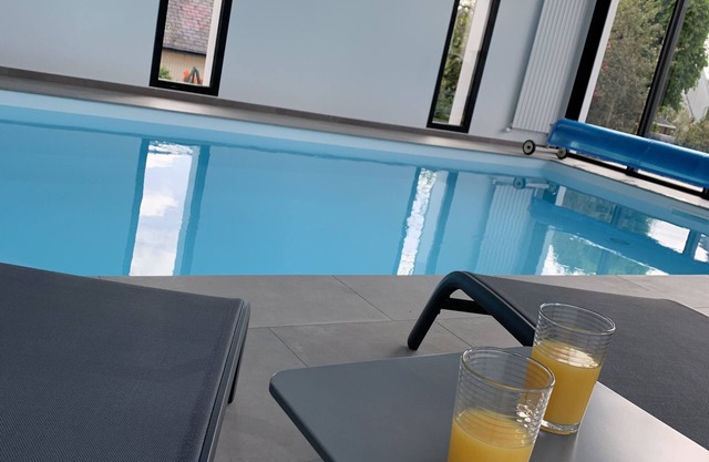 Maison Avec Piscine Intérieure Sainte-marine à 300m de la Plage