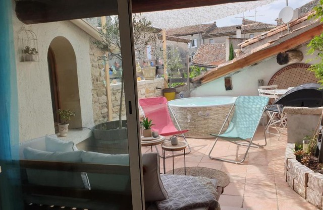 Maison avec Jacuzzi et terrasse sur les toits