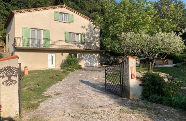 Maison Avec Piscine au Calme Pour 6 Personnes