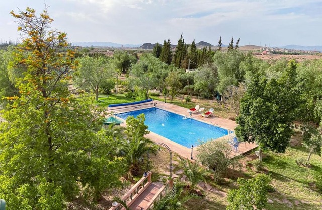 Maison avec piscine et grand jardin 1 hectare