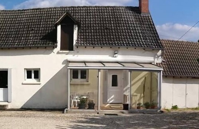 Maison Avec Véranda, Terrain Ombragé et Mare aux Grenouilles Idéal en Brenne