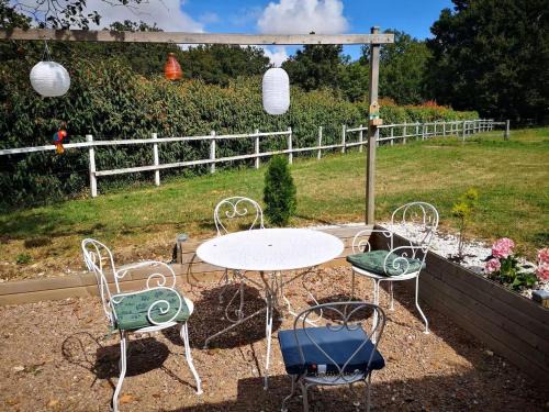 Maison berrichonne au calme avec jardin et cheminée près de Châteauroux - FR-1-591-717