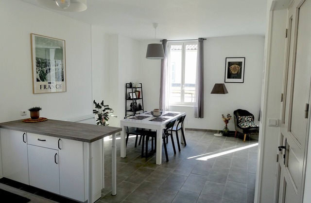 Maison Carrée/coeur Historique de Nîmes - Superbe Appt 55m²