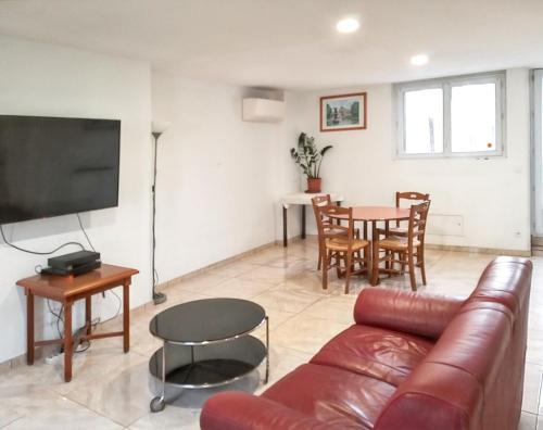 Maison charmante à Crouy-sur-Ourcq avec jardin privé.