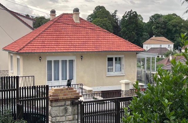 Maison dans un endroit calme