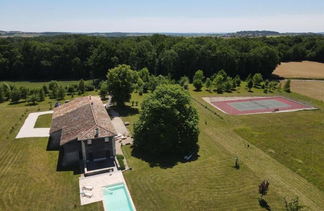 Maison de campagne avec piscine, tennis privé et WIFI - FR-1-653-10