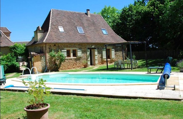 Maison de charme avec piscine privée à Sainte-Alvère