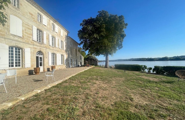 Maison de Charme Dans le Bordelais Bord de Rivière et Proche St-emilion