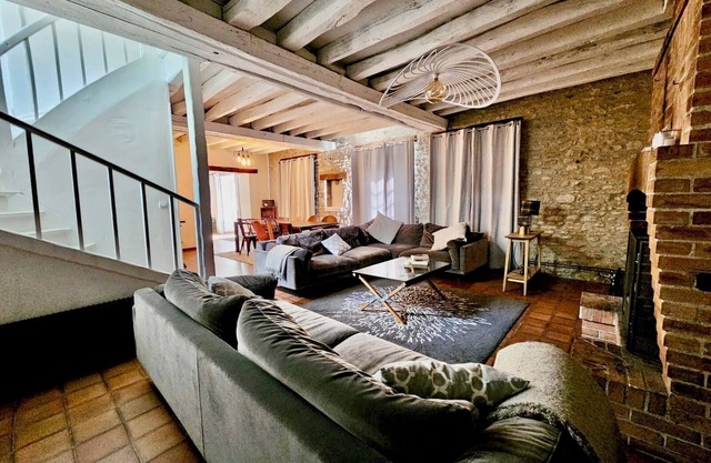 Maison de Charme à la Campagne, Piscine et Jacuzzi au Bord du Golf